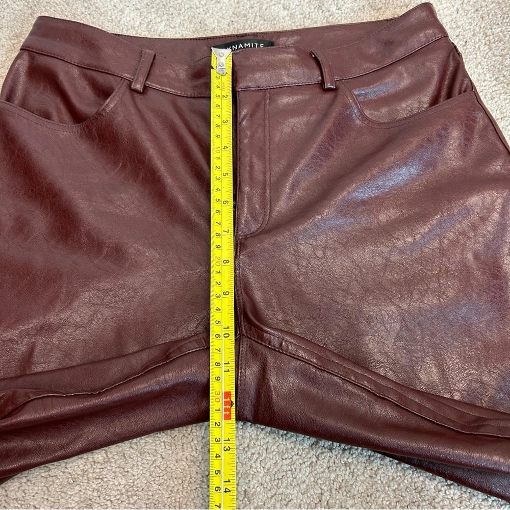 Dynamite Justina straight crinkled faux leather pants in burgundy (dark Ruby) 6 - Picture 8 of 14